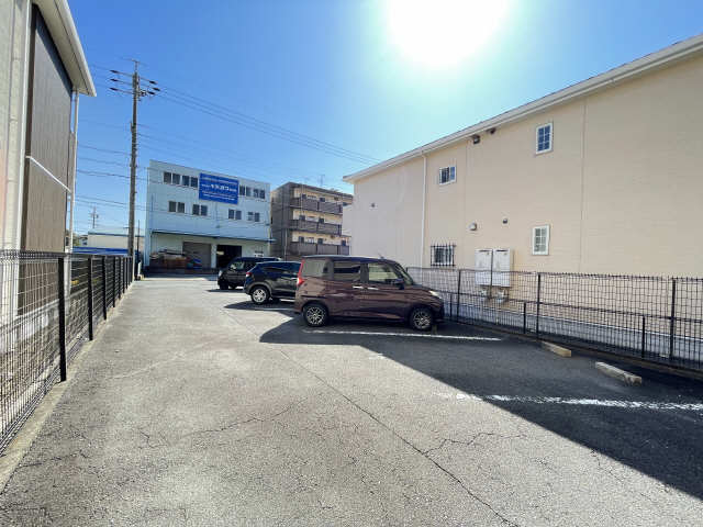 八田坪井ハイツ 3階 駐車場