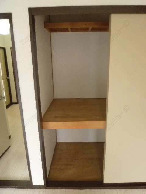 収納（南東洋間）