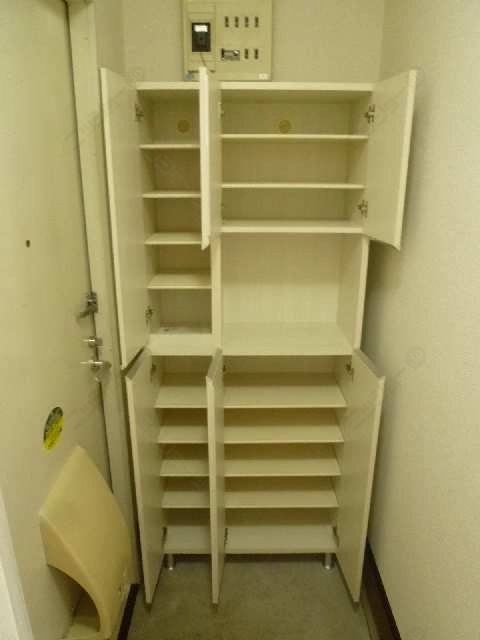 ｼｭｰｽﾞﾎﾞｯｸｽ（中）