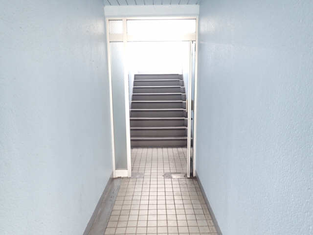 ユートピアＳハイツ 5階 階段