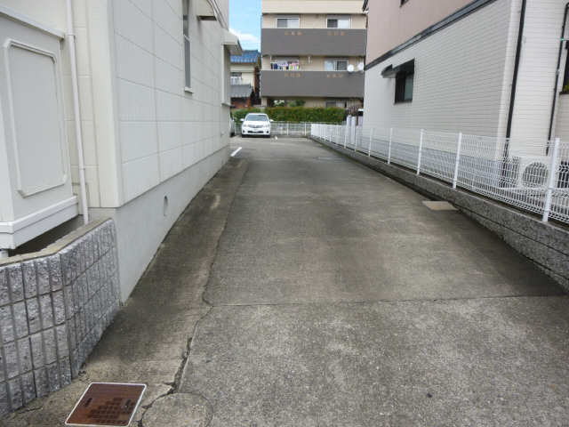 駐車場アプローチ