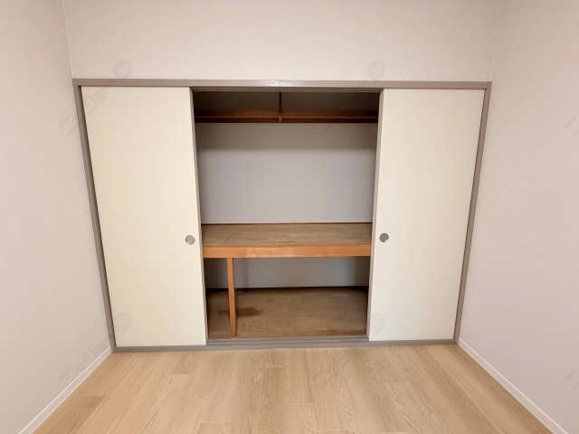 北東洋室収納