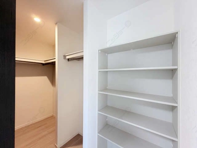 キッチン横洋室オープン収納