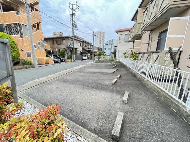 リバティ高畑 2階 駐車場