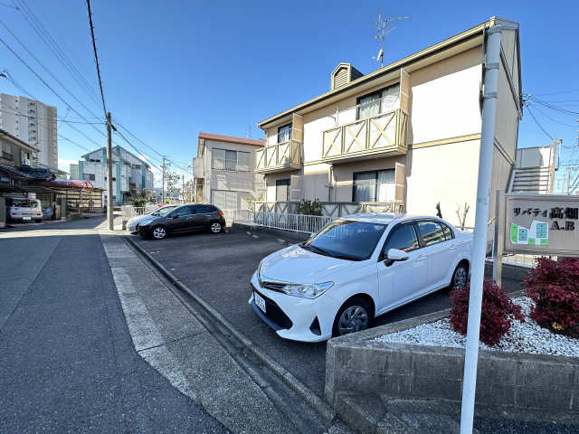 リバティ高畑 2階 駐車場