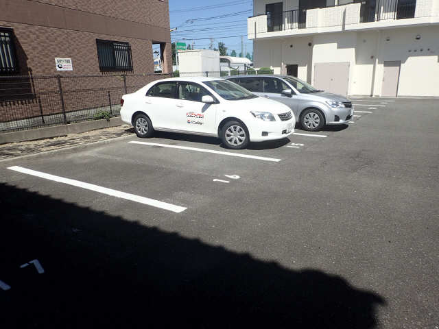 シャルム中郷 4階 駐車場