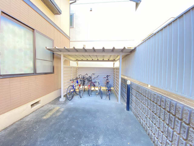 B棟駐輪場