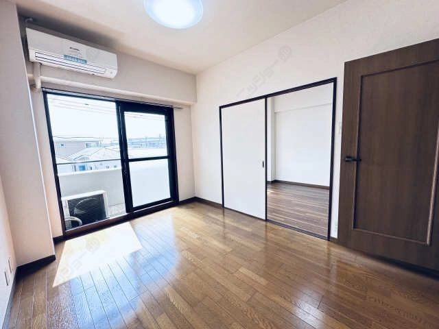 リビング横室内