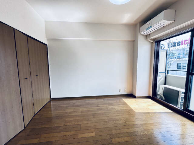 リビング横洋室