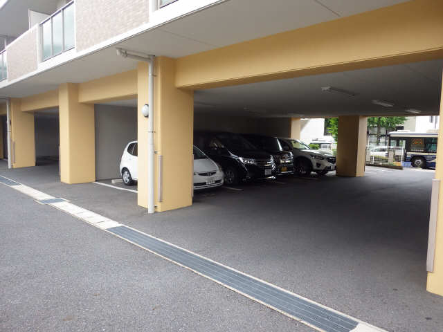 クレアーレ浅井 5階 駐車場
