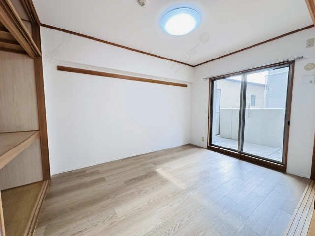 リビング横洋室