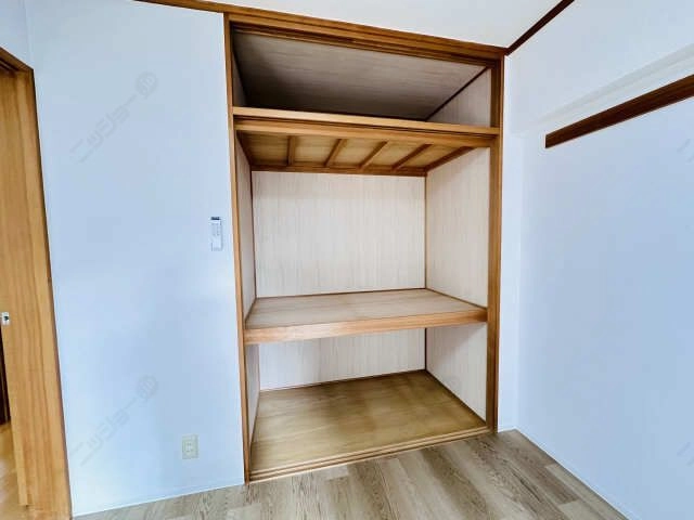 リビング横洋室収納