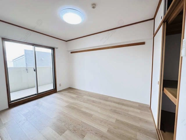 リビング横洋室