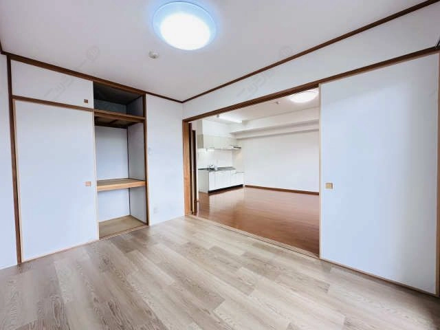 リビング横洋室