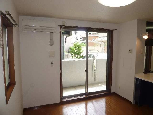 ﾘﾋﾞﾝｸﾞ（ﾍﾞﾗﾝﾀﾞ窓）