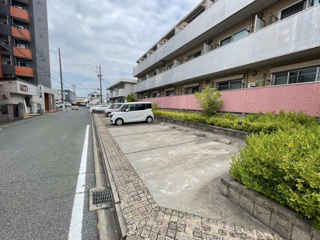 ルピナス春田 1階 駐車場