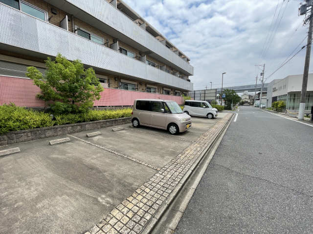 ルピナス春田 1階 駐車場