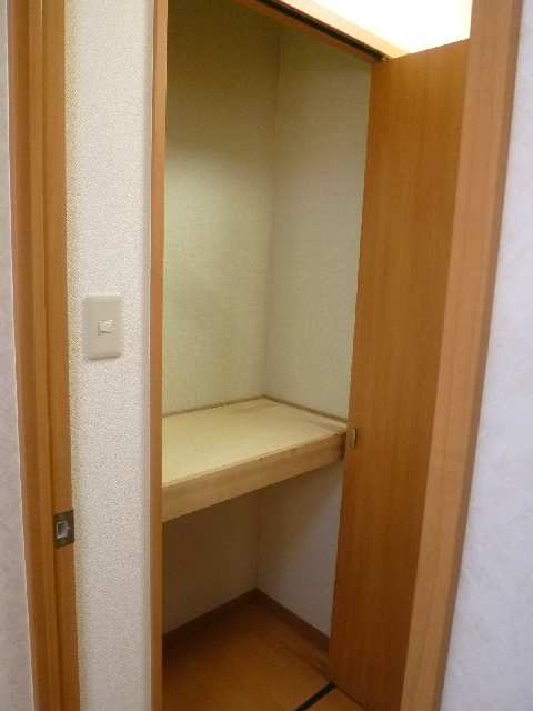 玄関横収納