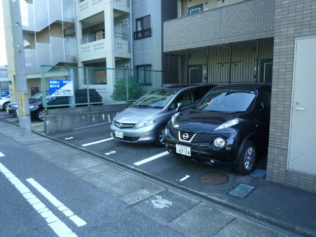 ハピネス公園前 4階 駐車場