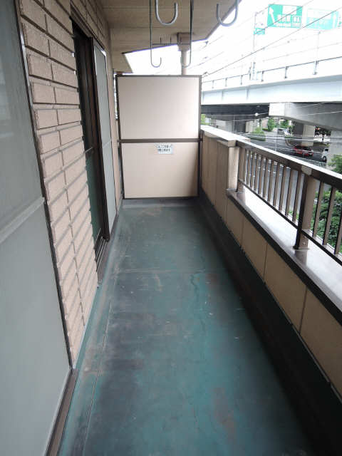 ファミーユ・マルエ 3階 バルコニー