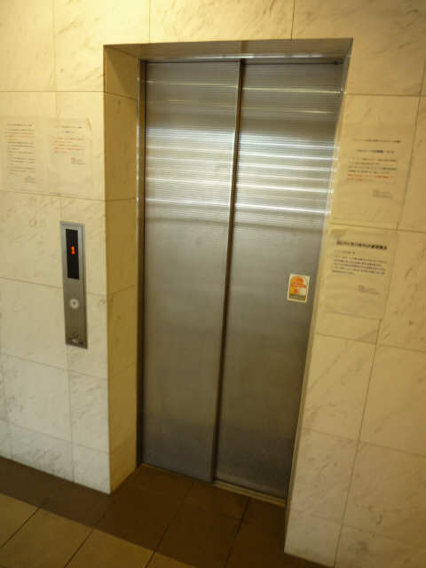 グレンパーク中島 4階 エレベーター