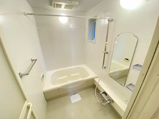 シャーメゾン柳田 1階 浴室