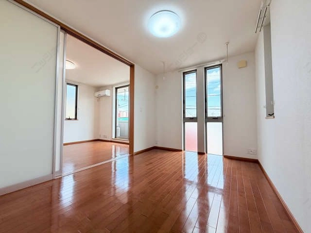 リビング横洋室