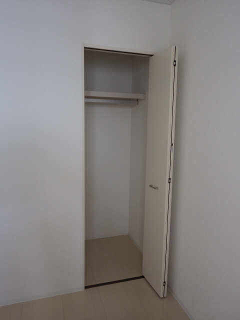 中洋室収納