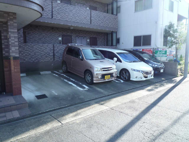 サリチェ八田 1階 駐車場