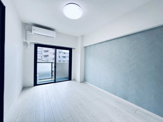 ベランダ側洋室