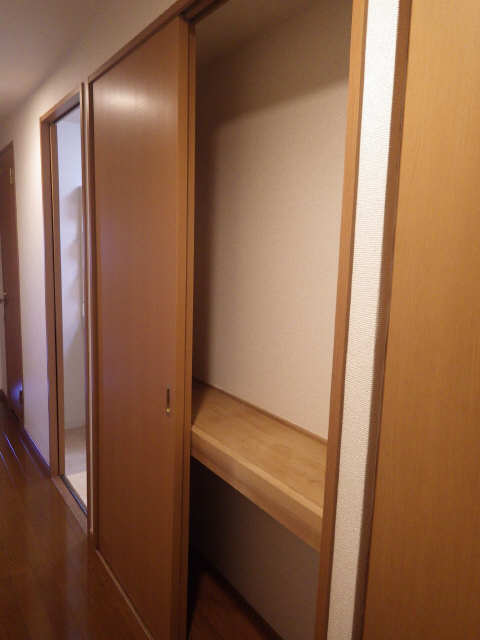 廊下物入れ