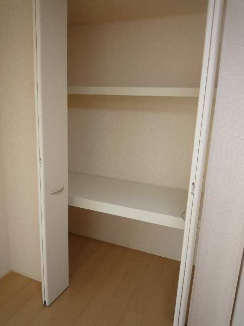 南側洋室収納②
