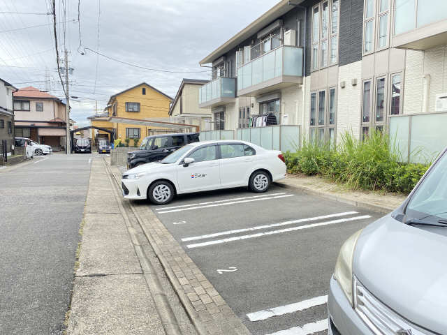 アンソレイエ 1階 駐車場