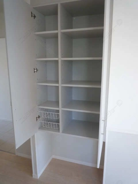 キッチン横収納