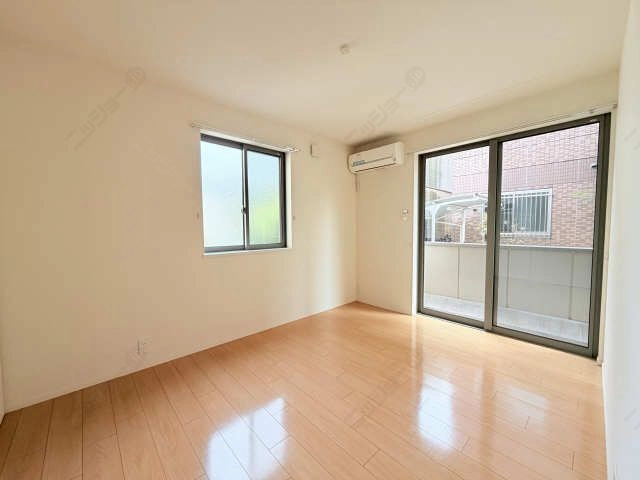 リビング横洋室