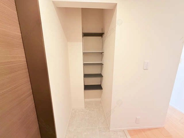 玄関横オープン収納