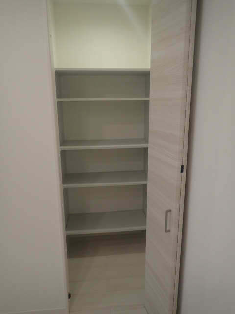 キッチン横収納