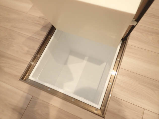 床下収納庫（キッチン）