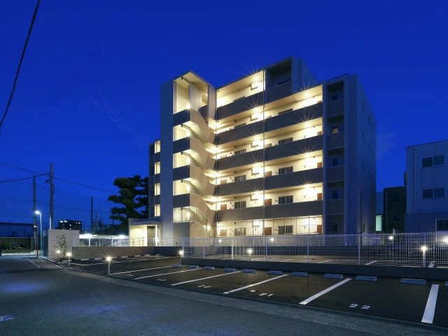 北面外観（夜）