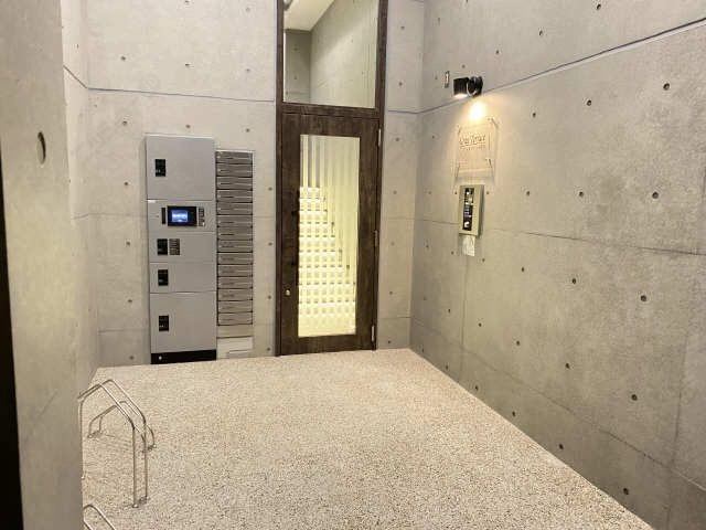 エントランス（夜間撮影）