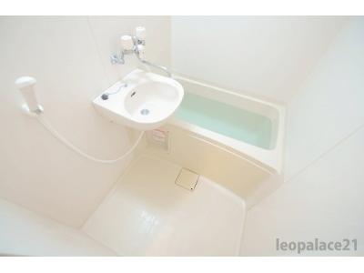 レオパレスＭ＆Ｙ中郷 1階 浴室