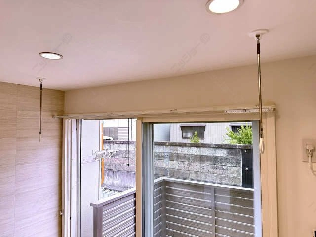 室内物干し竿かけ