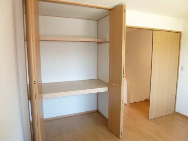 西洋間収納