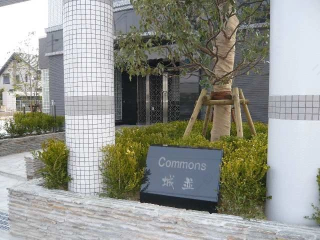 エントランス前