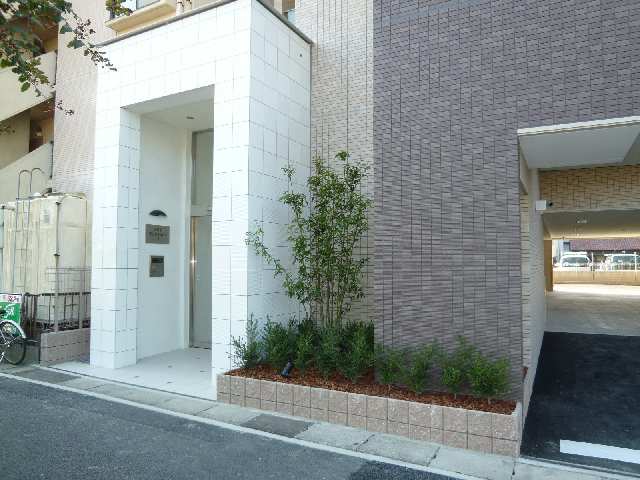 エントランス前