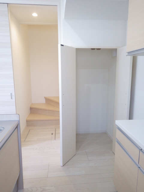 キッチン横収納