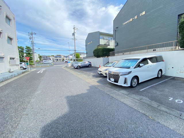 タウニー東一社 2階 駐車場