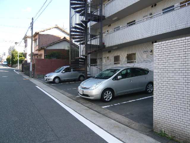 グランドハイリス上社 1階 駐車場