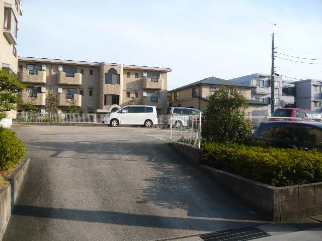 セリーヌ高針台 3階 駐車場