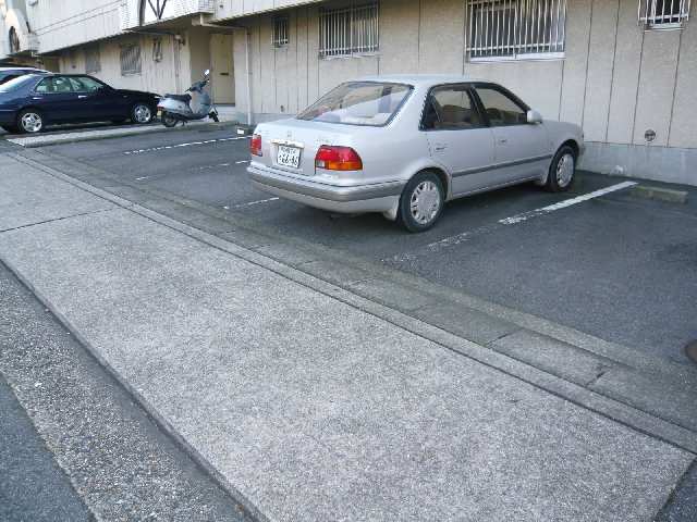 サンハイツ極楽 4階 駐車場